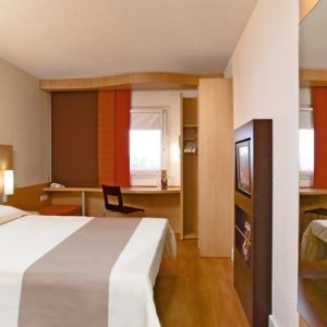 Ibis Heroes Square