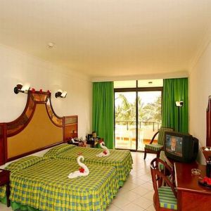 Hotel Breezes