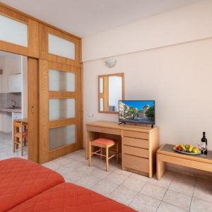 Poseidonia Hotel and Apartments
