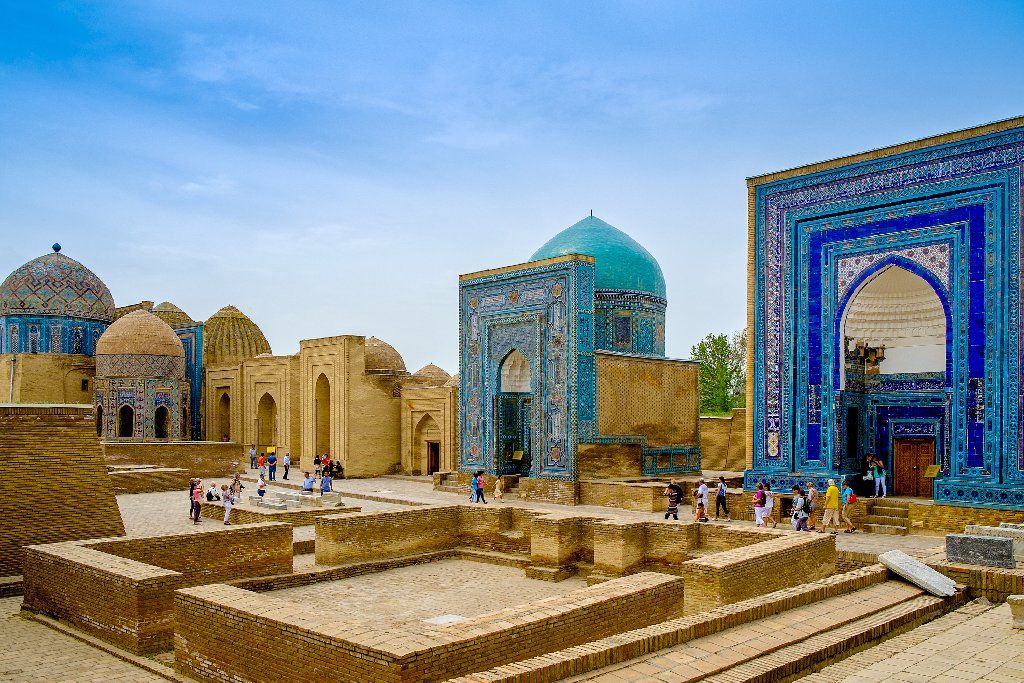 UZBEKISTAN 2027 - Tara domurilor albastre