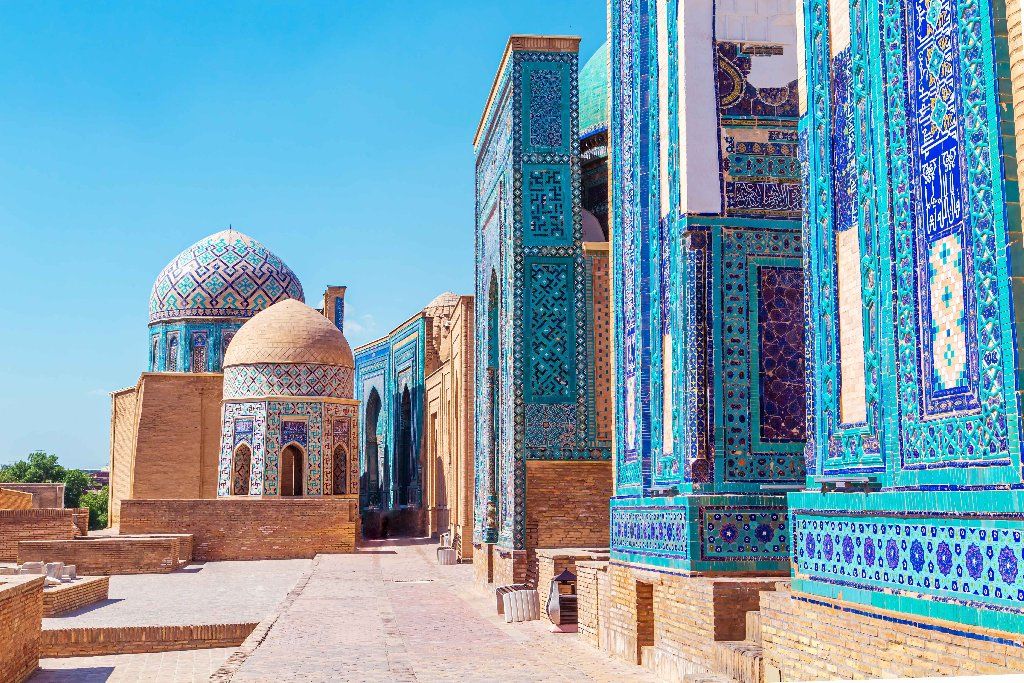 UZBEKISTAN 2027 - Tara domurilor albastre (Paste)