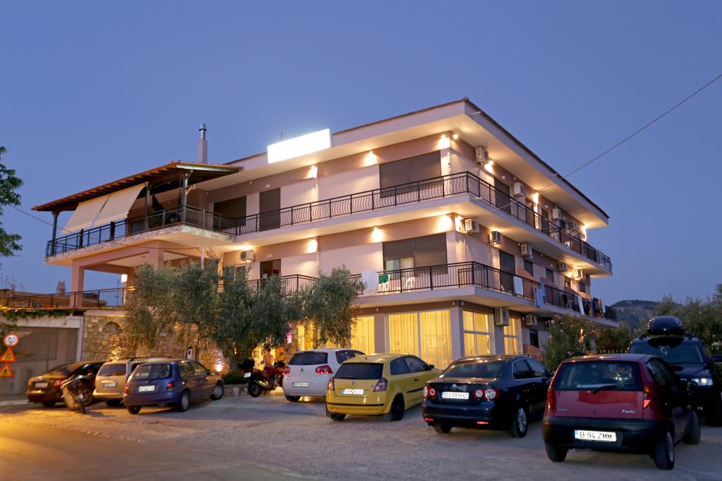 Hotel Studios Meni