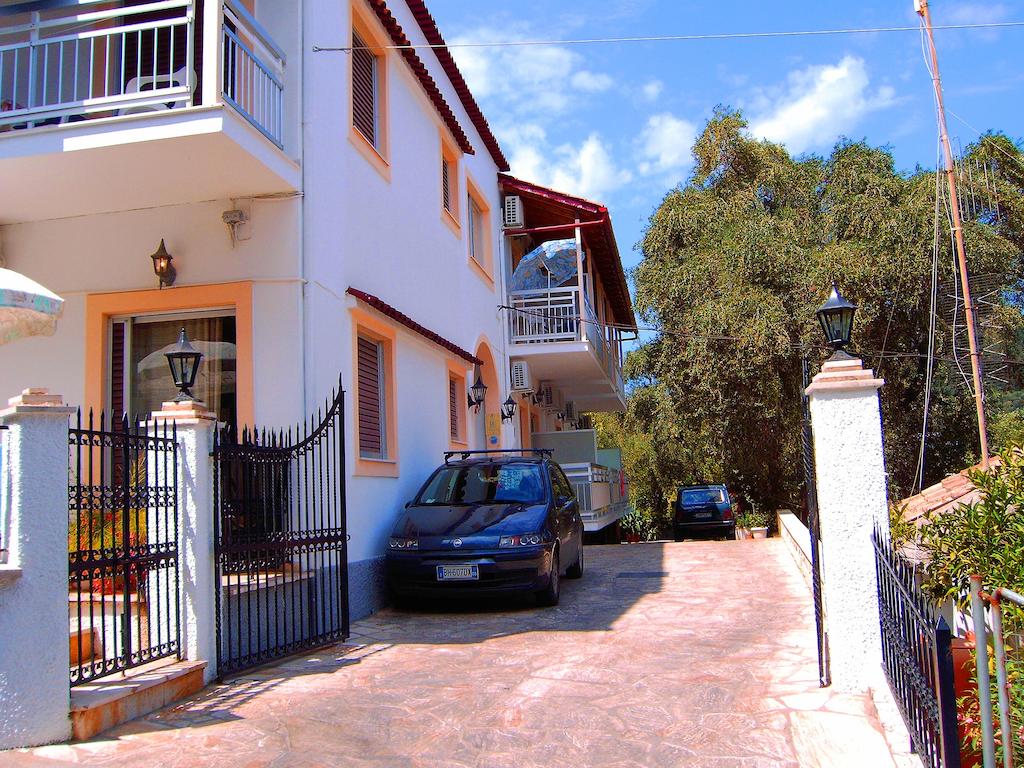 Hotel Makis Studios and Apartments