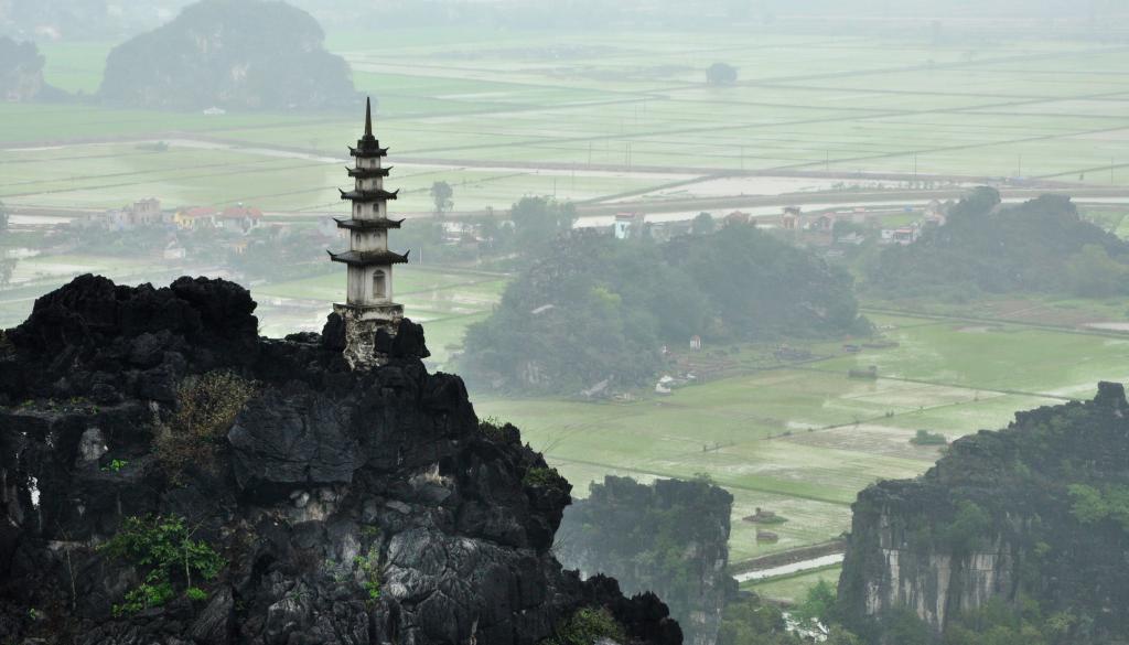 REVELION VIETNAM: Calatorie de la Nord la Sud  PREMIUM TOURS 2026