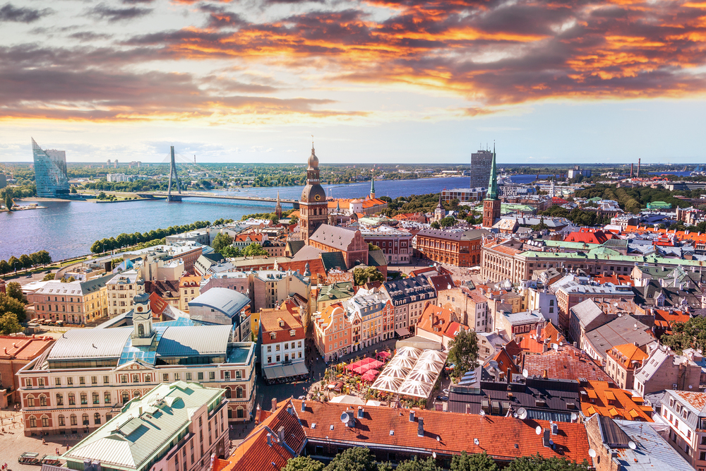 ESTONIA - LETONIA - LITUANIA: Drumul Chihlimbarului